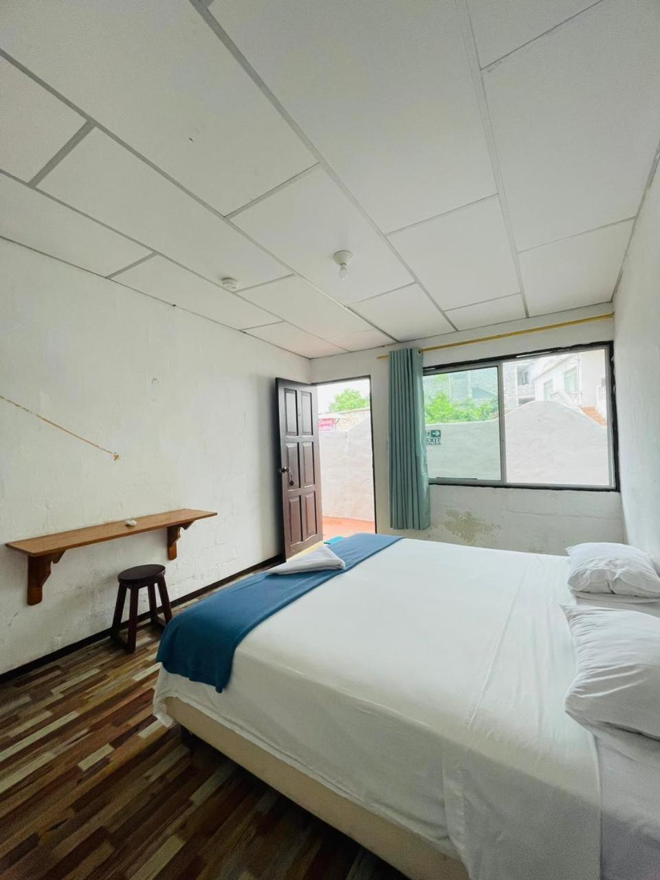 Hostal Darwin Puerto Ayora  Exterior foto